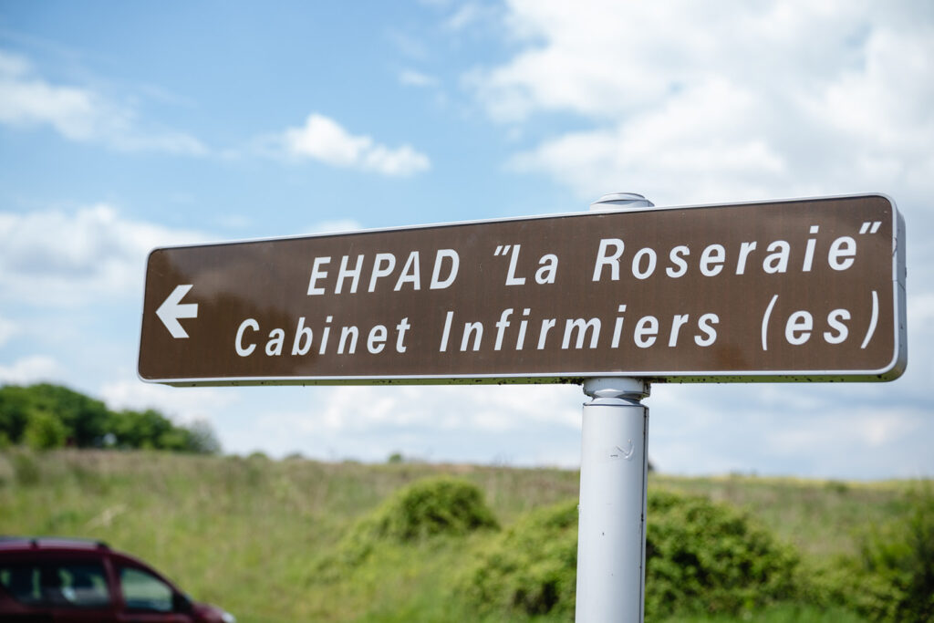 panneau d'indication pour l'ehpad et le cabinet infirmier